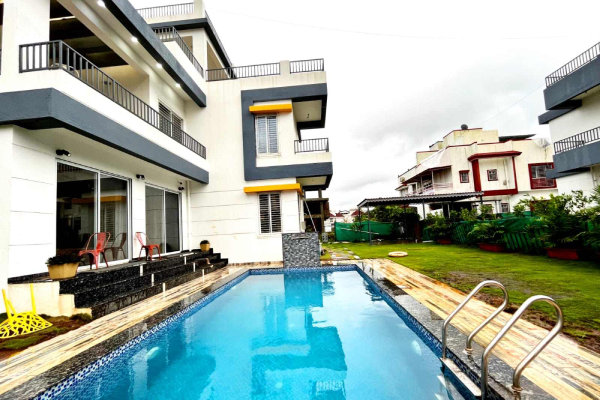 villa with swimming pool at Lonavala